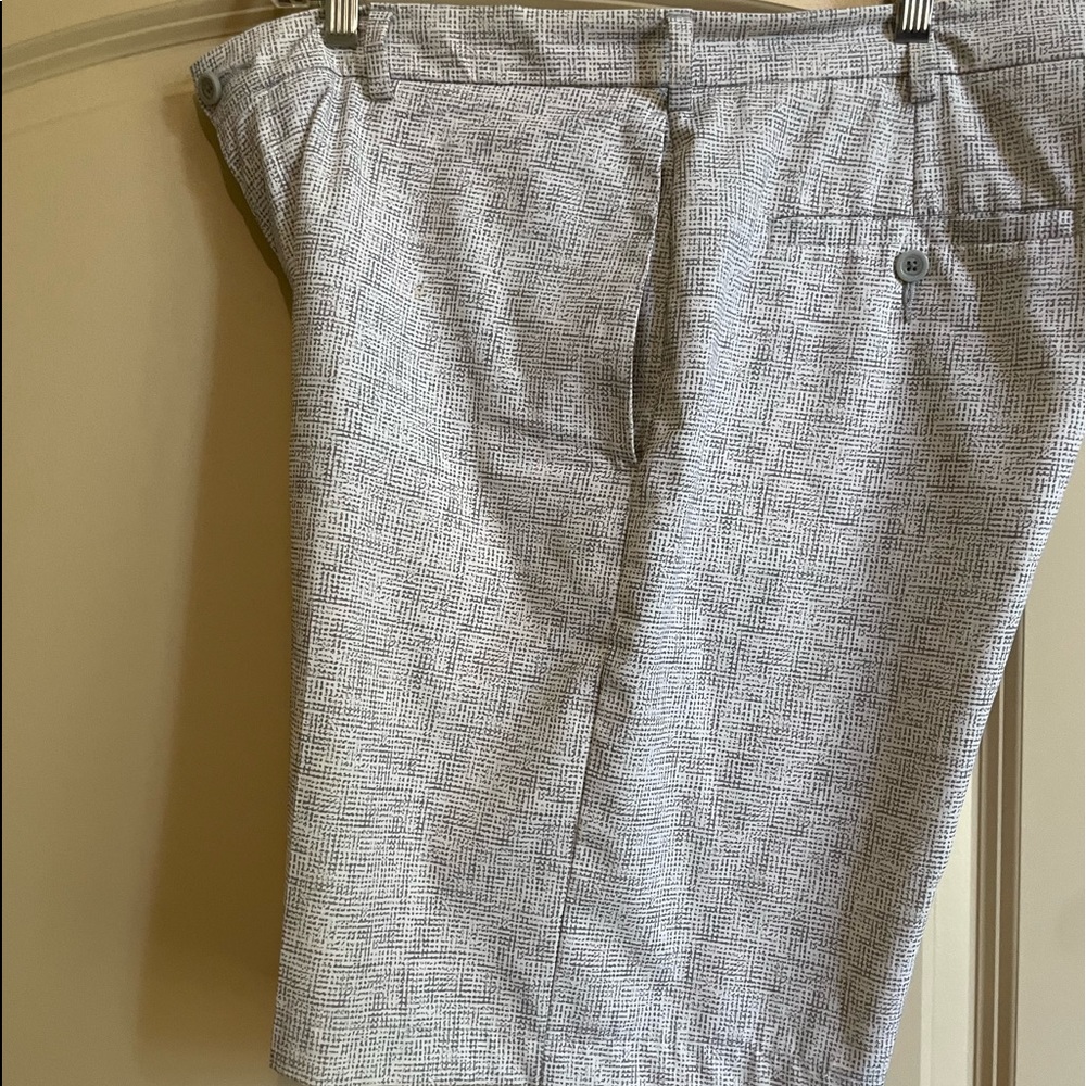 Men’s Light Gray/White Jack Nicklaus Shorts